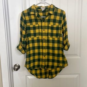Size Medium. Green and yellow flannel. Great condition.